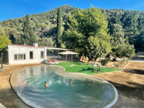 CASA RURAL EL JARDI con piscina y jardin